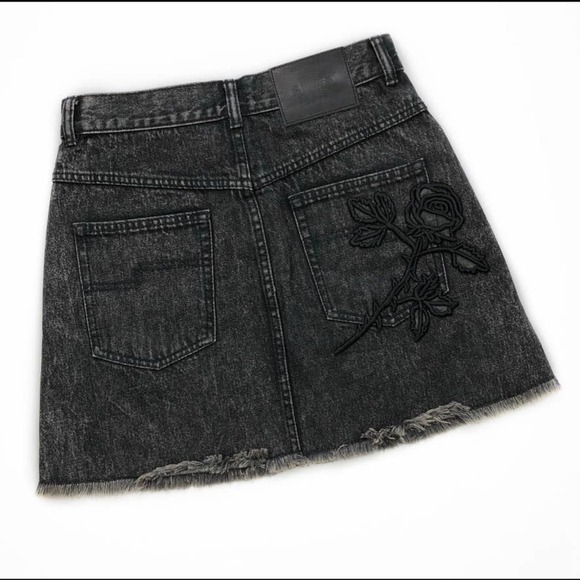 Marc Jacobs Embellished Denim Mini Skirt - RARE Size 27 - Picture 6 of 15